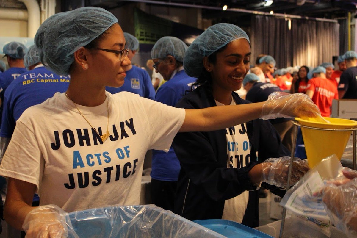 JJExtAffairs's tweet photo. Today @JohnJayCollege students will participate in the @911day hunger relief program in unity, service and tribute to the first responders who rose up on September 11th and in the immediate aftermath. #911Day @johnjayVets @JJAYAPPLECORPS https://t.co/w1p3lbEE2O