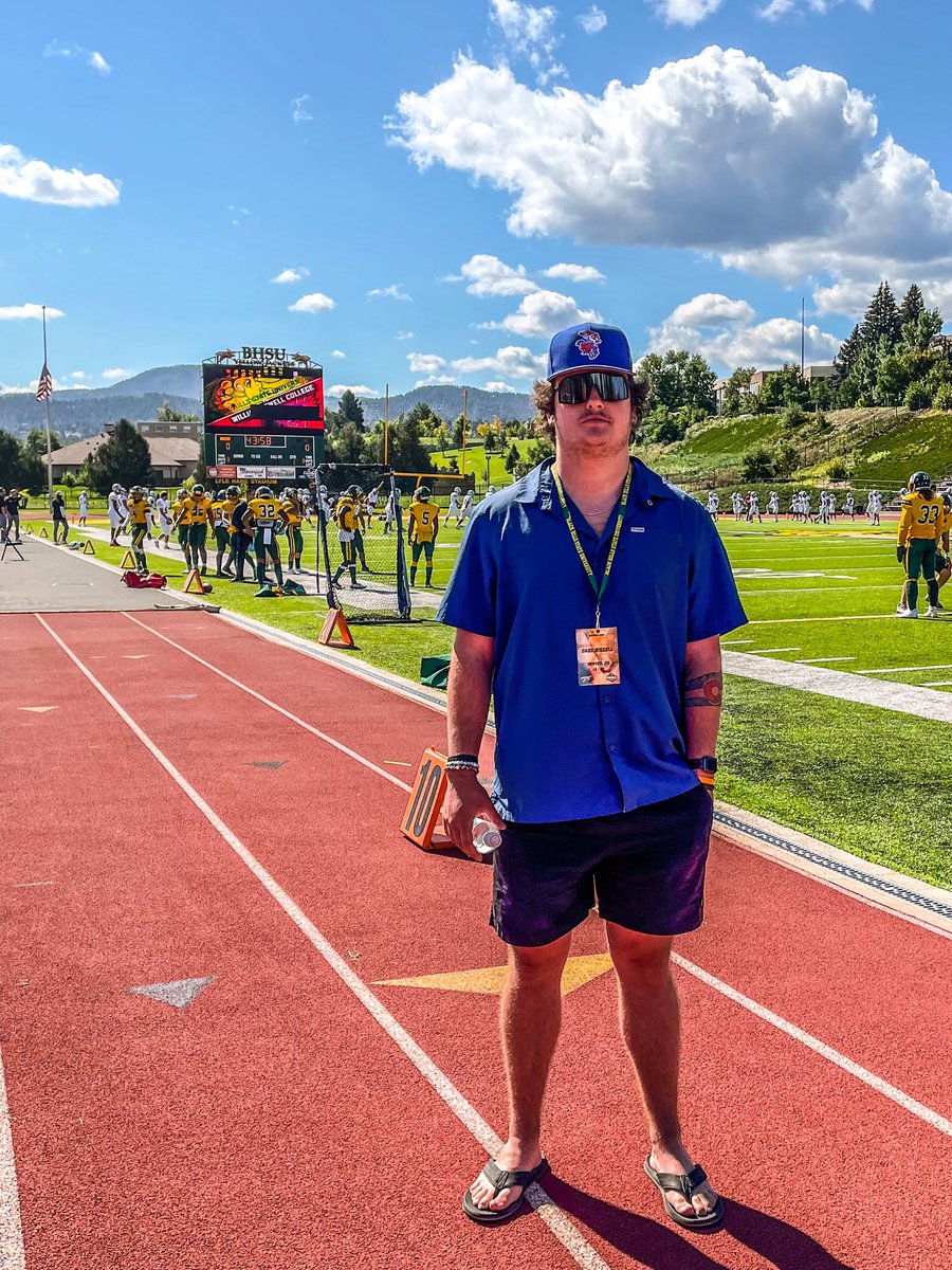 DadeBissell's tweet photo. Thank you to @CoachJB_Brown and @BreskeJosh for the great visit to Spearfish. Great atmosphere for Black Hills Football. Go Jackets! https://t.co/LZIgnFm89D