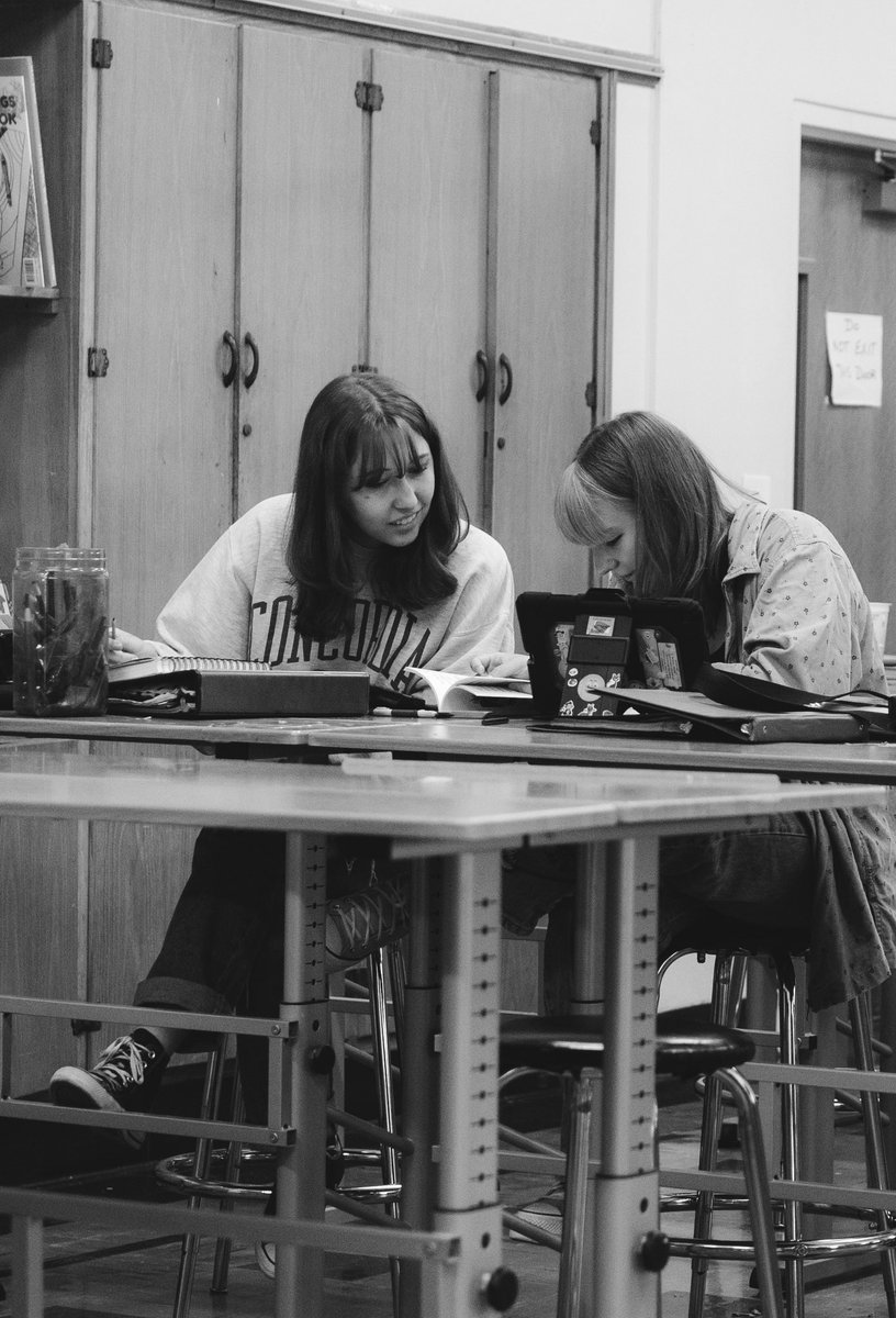 ayveerandolph's tweet photo. Tapping on all this talent. The #AdvancedArt class and #ArtClub are currently collaborating on a large-ish project. Stay tuned! #salemwildcatpride https://t.co/uOdJKYVtIr