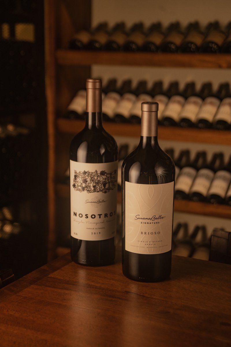 Las botellas magnum poseen una capacidad que dobla a la de las botellas regulares, y por eso resultan ideales para el almacenamiento de vinos de guarda tales como Nosotros Single Vineyard Nómade y Susana Balbo Signature Brioso, dos joyas que no pueden faltar en ninguna cava.