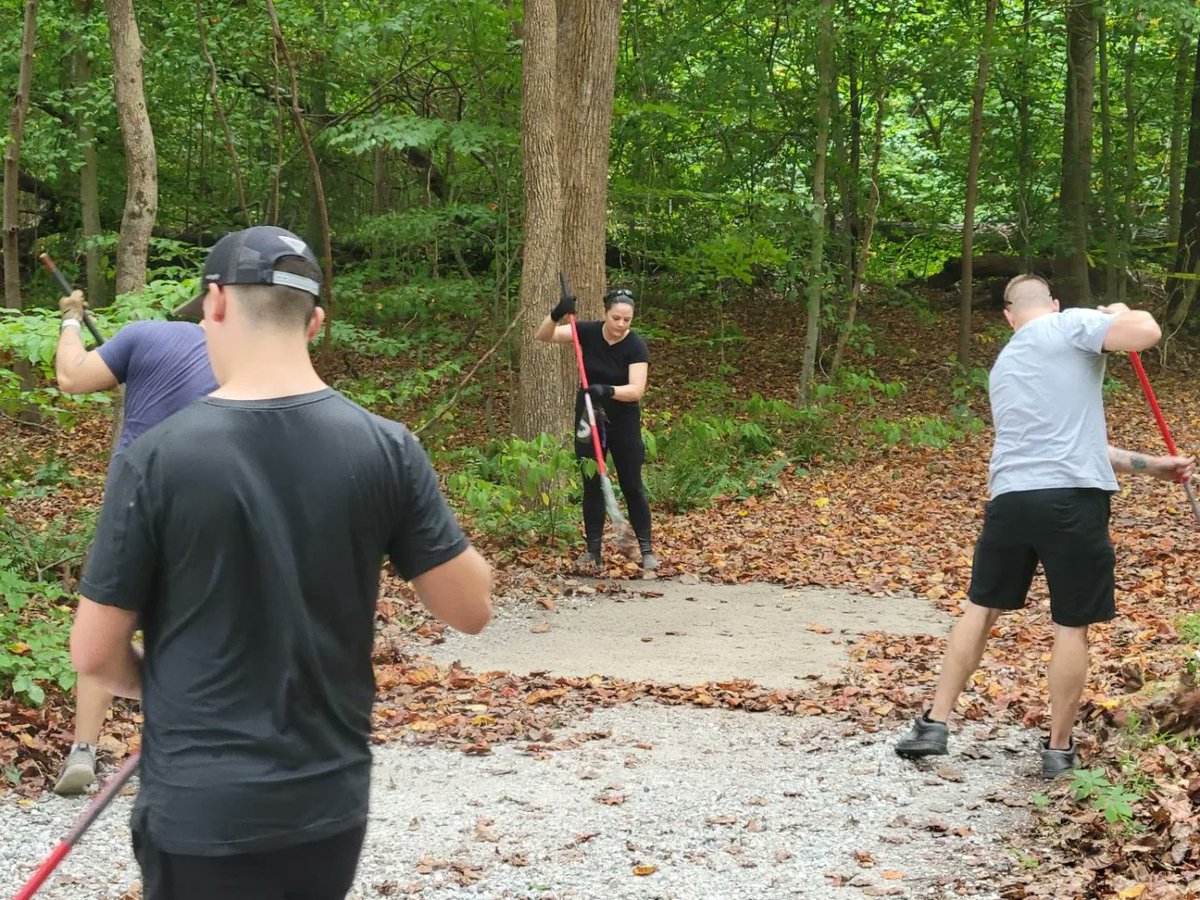 NCOAEustis's tweet photo. Student and Cadre at the USAACE NCOA-Eustis volunteer during their weekend to help clean the Regulation Nature Trail on Fort Eustis keeping the trails clean and safe for community use.
#Thisismysquad
#ForgedtoLead
#USAACE
#PeopleFirst https://t.co/8HVH4ugle7