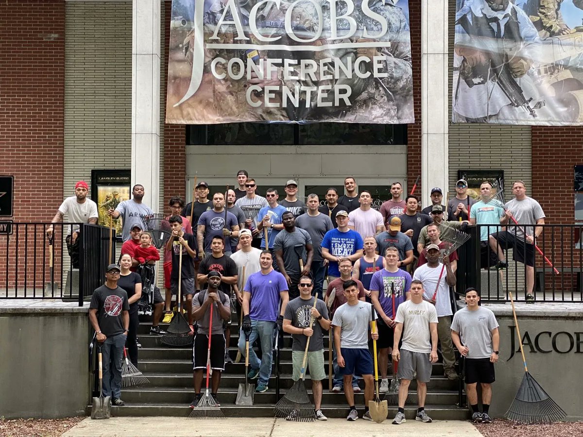 NCOAEustis's tweet photo. Student and Cadre at the USAACE NCOA-Eustis volunteer during their weekend to help clean the Regulation Nature Trail on Fort Eustis keeping the trails clean and safe for community use.
#Thisismysquad
#ForgedtoLead
#USAACE
#PeopleFirst https://t.co/8HVH4ugle7