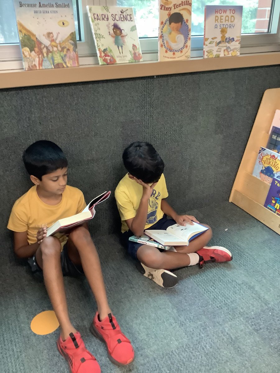 NayattLibrary's tweet photo. Taking the 40 book challenge this year! We can read 40 books this school year! https://t.co/XOY4XaiPX6