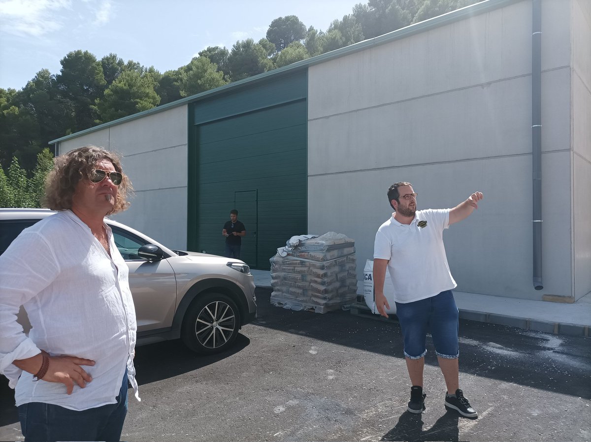 RubenPicoES's tweet photo. Finalizados los trabajos de construcción de la nueva NAVE ALMACÉN MUNICIPAL de @confrideslabdet 🏭

Con una superficie de casi 300 m2 y un presupuesto base de licitación de 150.000€, están financiadas al 95% por @dipuAlicante 🤝

#Confrides #LAbdet #ConfridesLAbdet https://t.co/NRQHq3ctes