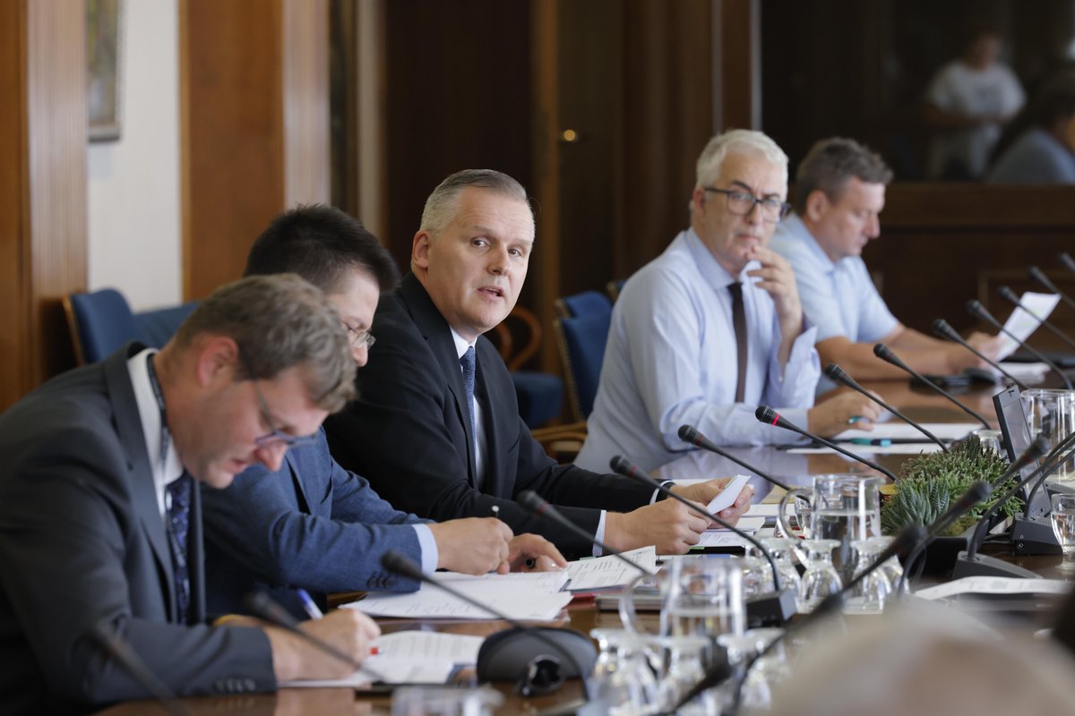 Minister za infrastrukturo mag. Bojan Kumer je danes na zasedanju vladnega Odbora za finance podrobneje predstavil pomembno vlogo državnega poroštva na področju energetike. ➡️ Več na: 365.rtvslo.si/vzivo/tvs3 (16:58 -)