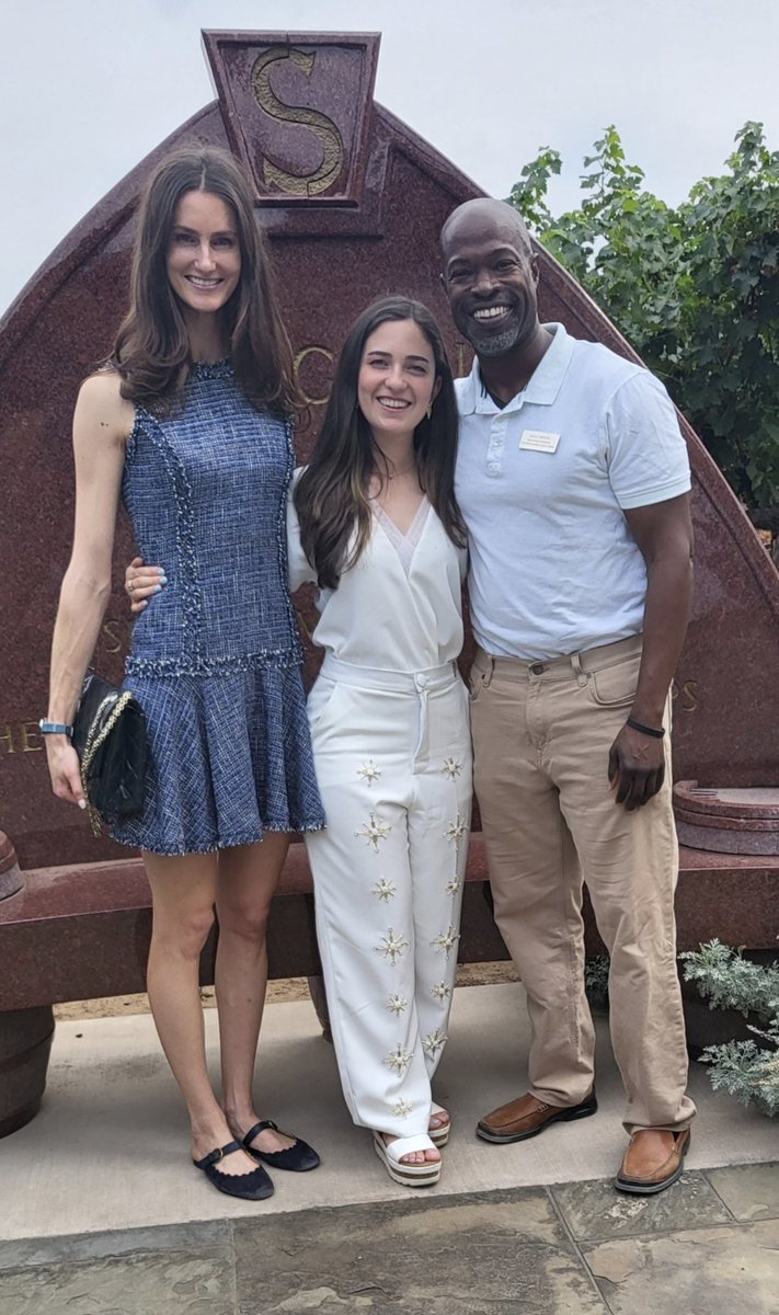 Always a joy to connect with two of my fave mentees!!! So proud of Mackenzie and Gabriela. The future (and present) is in good hands