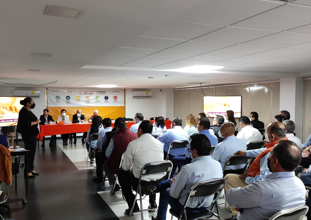secc11cdmx's tweet photo. Con el #compromiso y la #unidad nuestro Srio. Gral. @FELIPEANTUNEZL, junto a  integrantes del CEN @SnteNacional comenzaron los trabajos de la Jornada Nacional de Información y Comunicación. #TodosSomosUno #SNTEContigo https://t.co/DQZp0k2Y60