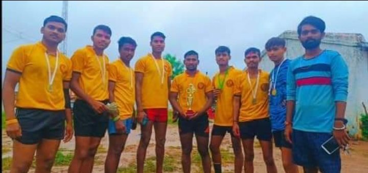 आज *(ग्राम सोनझरी ब्लॉक सहसपुर लोहारा जिला कबीरधाम छत्तीसगढ़)* में खेले गए कब्बडी प्रतियोगिता में  GSU छुईखदान *द्वितीय* स्थान प्राप्त करते हुए विजय हुआ! GSU छुईखदान का फाइनल मुकाबला माँ दंतेश्वरी खैरागढ़ के साथ था... GSU छुईखदान को बहुत बहुत बधाई एवं सेवा जोहार✊🙏💐💐💐💐💐