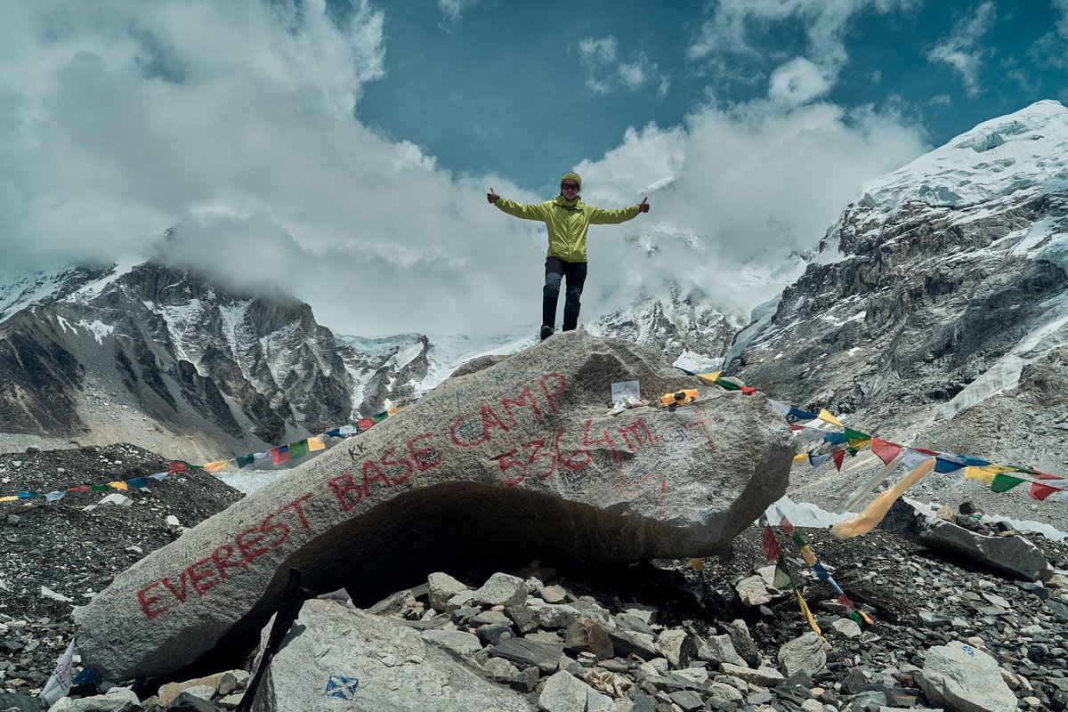 Upasanabehera's tweet photo. Everest Base Camp, Aug 2022. Upon zooming my hands a bit, you can see my world. 😇
#ebc #nepal #mountaineering #trekking #Traveller #everest https://t.co/KZrjfPEHwL