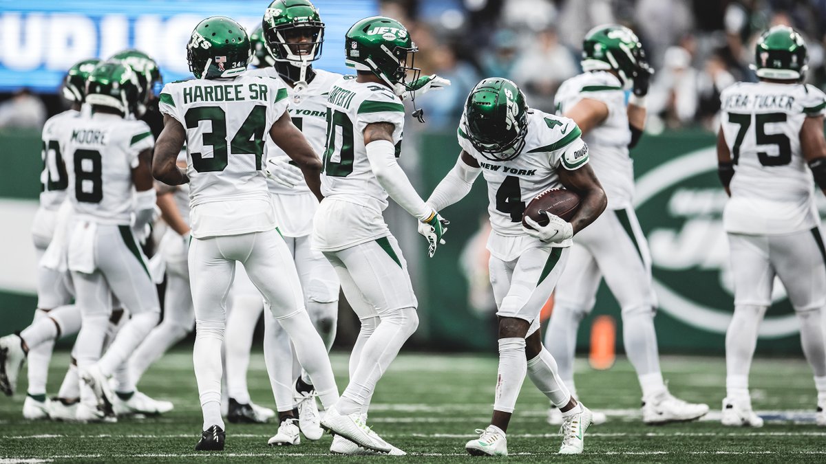 DJ Reed dedicated his interception Sunday to his dad who passed before the game.

Thinking about you and your family, <a href="/D7_Reed/">DJ Reed</a> 💚🙏