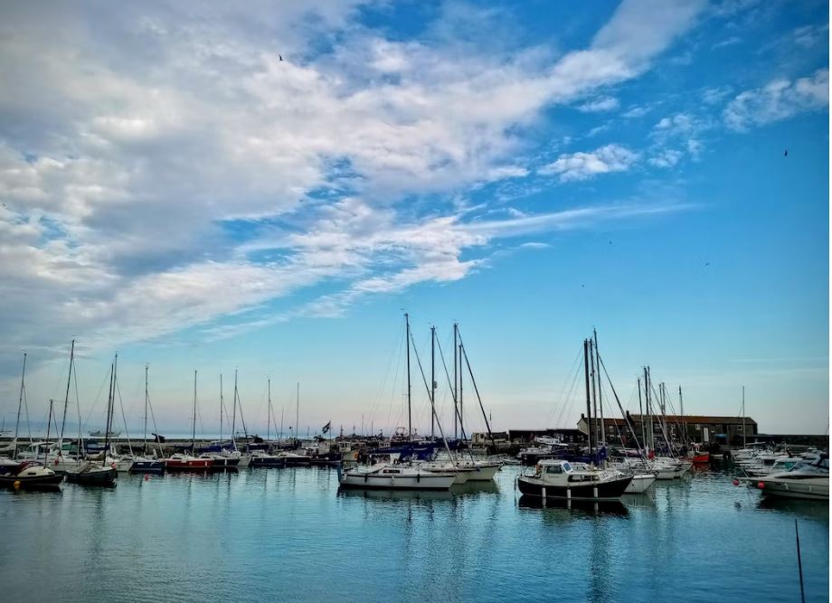 TheHolidayCots's tweet photo. You can easily explore Lyme Regis and the Jurassic Coast when you stay at Lucerne apartment. It has availability on the 1st, 15th, 22nd & 29th of October.
🛌Sleeps 1-2
https://t.co/vVEBuyVb6c
#LymeRegis #Dorset #JurassicCoast #SelfCatering #Apartment #OctoberDates #Beach https://t.co/fOk4uxjEPl