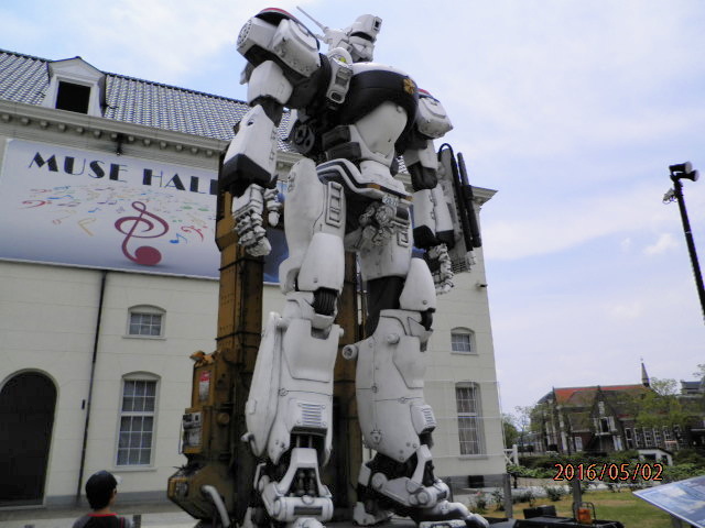 wodu_robot's tweet photo. ③まだ特設会場だったケド、等身大イングラムとか、ロボット楽団「オルディオン」の演奏会とか（ココでファンになったｗ）、マノイPFのパフォーマンスとか観れました＾＾
当時にしては画質が良いのは、この時は親にデジカメ借りたんだったなぁ。
#ハウステンボス #ロボットの王国 #オルディオン #MANOI https://t.co/Ut8s0BcmLp
