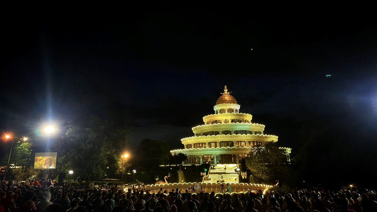 Gurudev Sri Sri Ravi Shankar tweet media