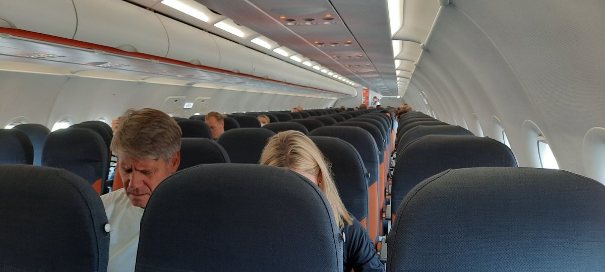 Met een leeg vliegtuig  naar Split vertrokken. 8.15 op Schiphol met alleen handbagage en dan op het nippertje je vlucht van 11.50 halen. #Schiphol #schipholchaos schaam je. <a href="/nhdagblad/">Noordhollands Dagblad</a> <a href="/NHNieuws/">NH Nieuws</a>