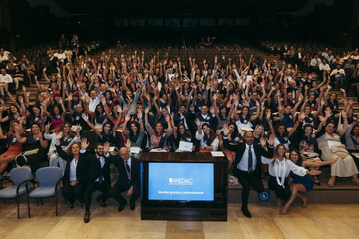 Davante_MEDAC's tweet photo. ¡Qué día tan especial vivimos el pasado sábado en Málaga! 💥

La I Graduación de FP online reunió a alumnos de toda España en un evento lleno de emociones.

A partir de aquí comienza un camino brillante, para el que estáis más que preparados 🚀

¡A por todas, familia! 💙 https://t.co/SBKaBXMXpi