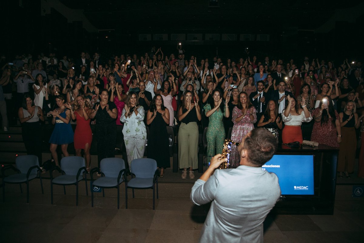 Davante_MEDAC's tweet photo. ¡Qué día tan especial vivimos el pasado sábado en Málaga! 💥

La I Graduación de FP online reunió a alumnos de toda España en un evento lleno de emociones.

A partir de aquí comienza un camino brillante, para el que estáis más que preparados 🚀

¡A por todas, familia! 💙 https://t.co/SBKaBXMXpi