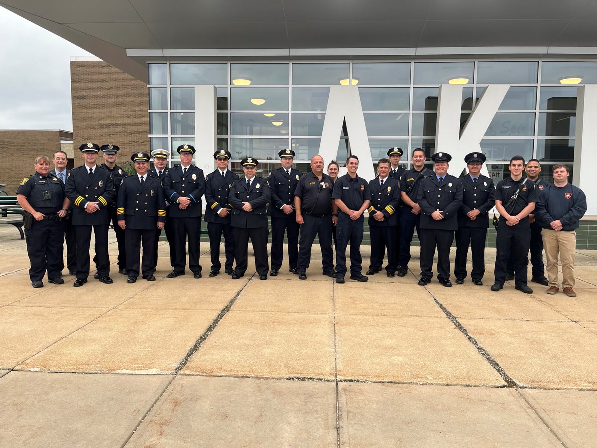 The women and men of the Mentor Police Department would like to thank the students and staff of Lake Catholic for welcoming us into their church for today's annual Blue and Red Mass.  Also thanks to Father Alex for his blessing of safety for all who serve. <a href="/lakecatholic/">Lake Catholic</a>