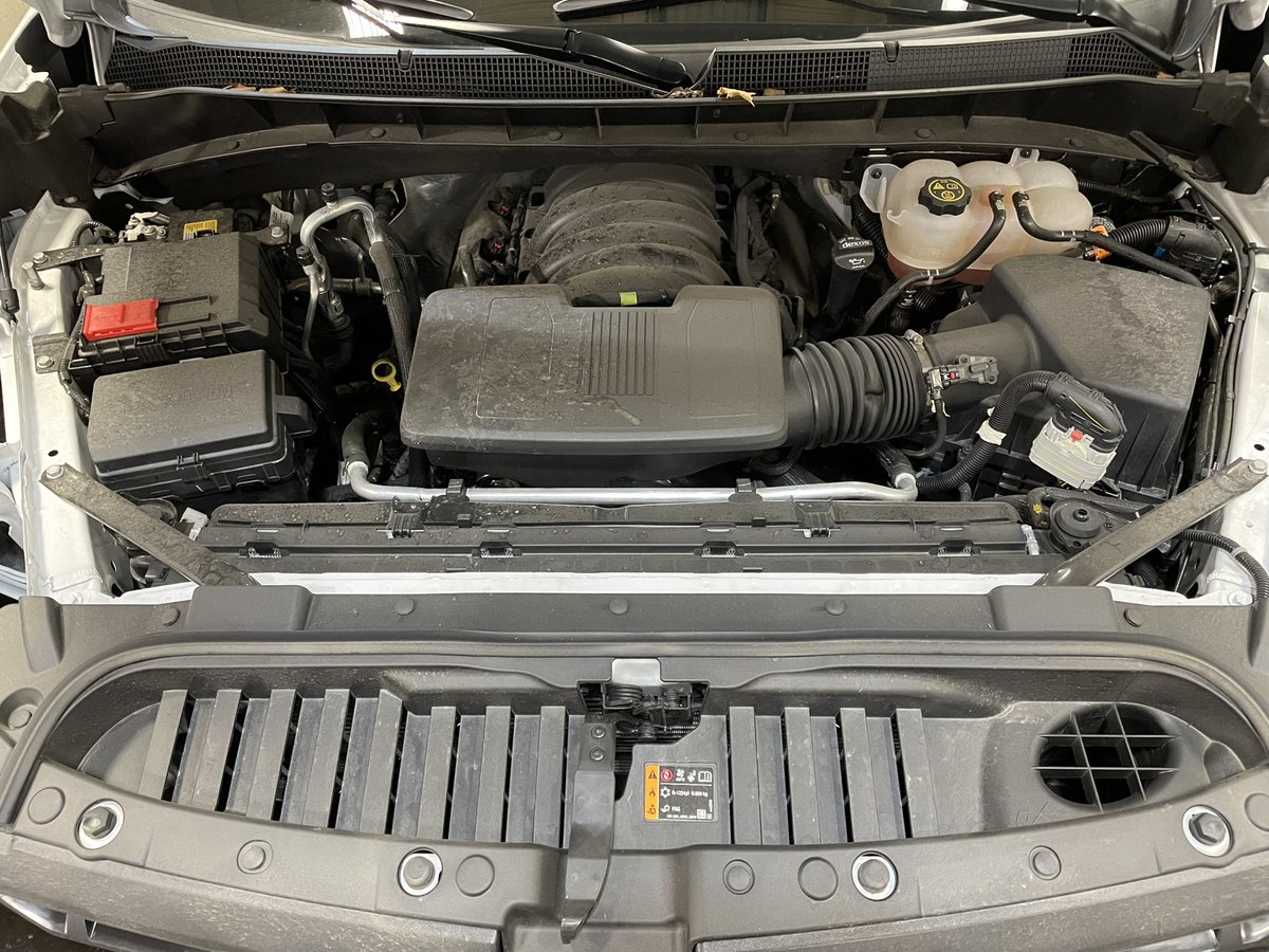 aharder779's tweet photo. I was cleaning up an engine bay on Saturday, and I noticed a loose battery terminal. Without even so much as a notice I fixed it for them, topped off their windshield wiper fluid, and put air in all 4 tires. You aren’t getting this service anywhere else #coldestinthegame #details https://t.co/imhZb1cxqf