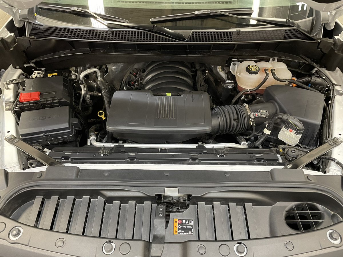 aharder779's tweet photo. I was cleaning up an engine bay on Saturday, and I noticed a loose battery terminal. Without even so much as a notice I fixed it for them, topped off their windshield wiper fluid, and put air in all 4 tires. You aren’t getting this service anywhere else #coldestinthegame #details https://t.co/imhZb1cxqf