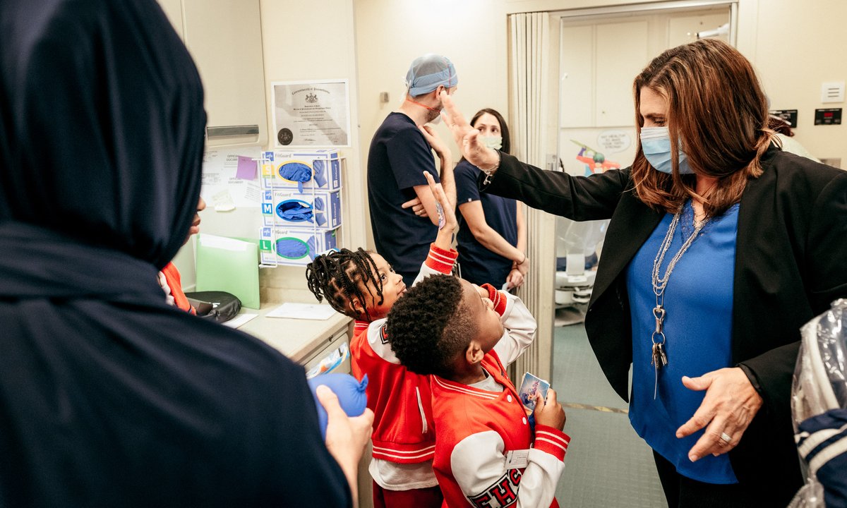 SCFChildren's tweet image. We celebrate #NationalHighFiveDay every day on the Ronald McDonald Care Mobile. Here's to Jean and the rest of the COHI team who work so hard to bring quality dental care to #phillykids
#pediatricdentistry