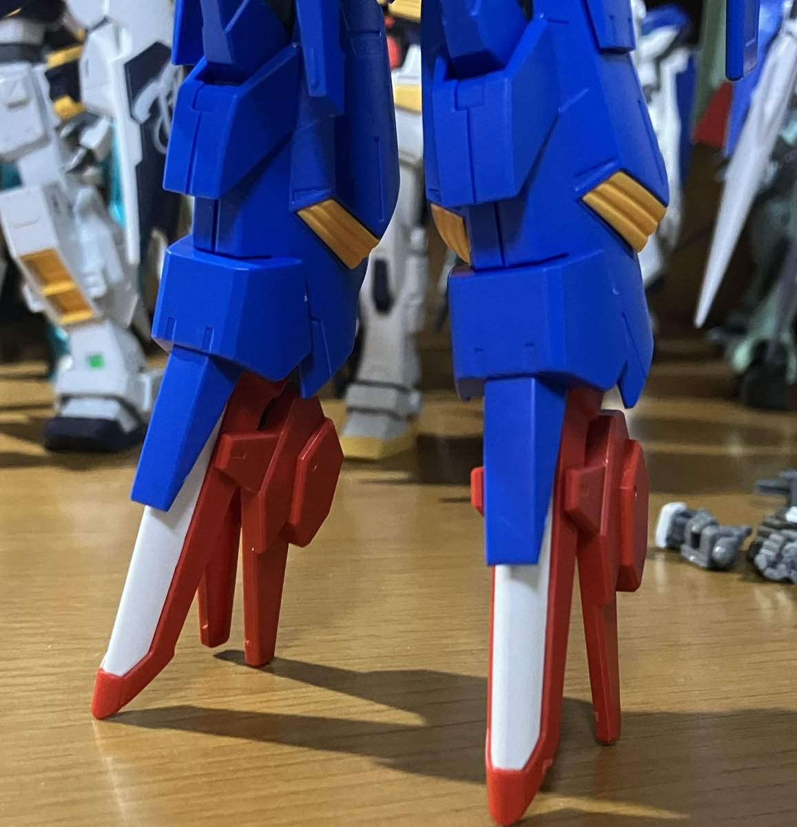 naminesiki_ne37's tweet photo. HGBF ZZⅡ完成
ZⅡ再販が近いらしいので練習のつもりで製作
ヒールがかなり高いうえに床と接する面積が小さいので倒れそうなのかと思ったら、意外としっかりしてる
#ガンプラ
#ZZ2
#ダブルゼッツー https://t.co/OG6UqQphqi