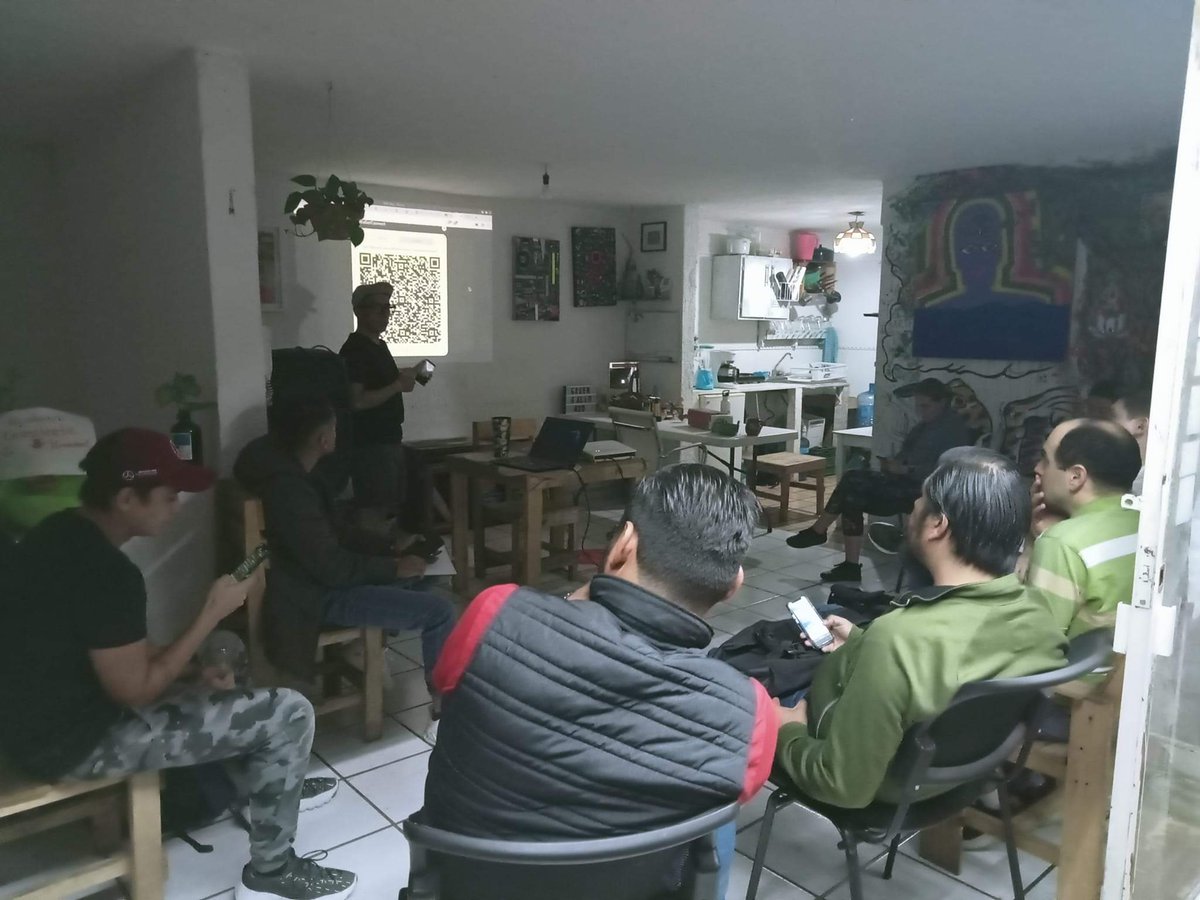 gdl3io's tweet photo. tenemos programadas 3 sesiones más para cubrir otros temas sobre @ensdomains y #web3

los esperamos mañana en #GDL  🚀 https://t.co/4BITmkqNYp