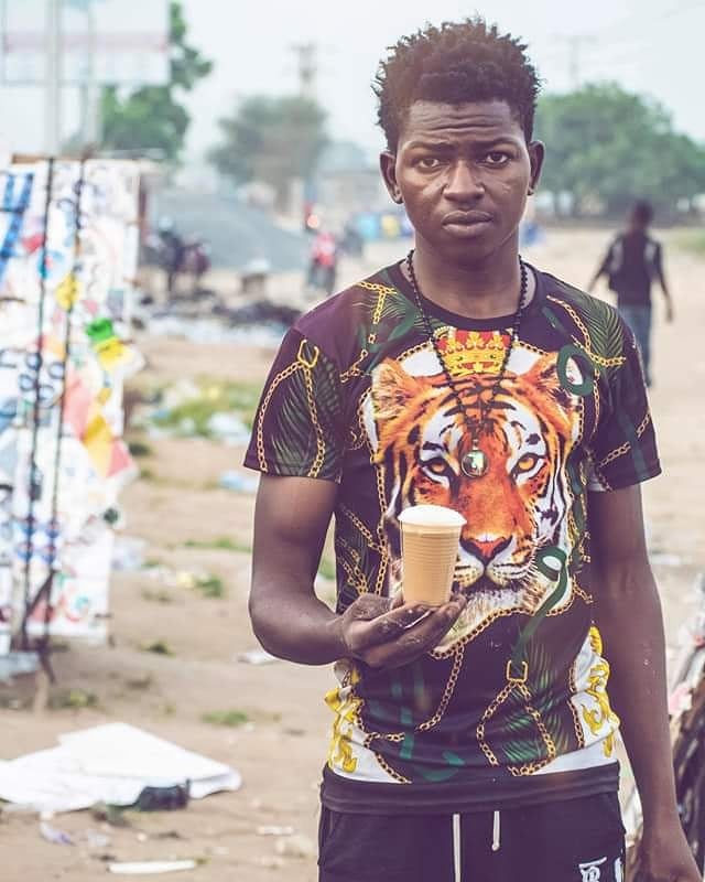 PondoPix's tweet photo. La fabricant de thé, la machine à thé et le buveur de thé😏☕
📸: @DonaldJims1

#StreetPhotography #AfricaCulture #Togo🇹🇬
#PondoPix https://t.co/Pn4lnEbGzI