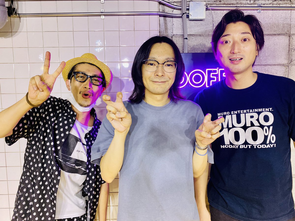 ジンカーズさんのトークライブに見学で行ったら、なぜかゲストとして呼んで頂きました。
11月に企画ライブするよう詰めてきました。
樋口さんが丸くなってましたが、全然自分も太ってました。
