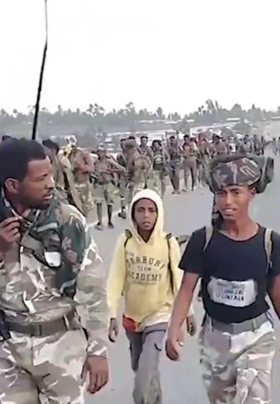 MohamedMusema85's tweet photo. እባብ ለመደ ተብሎ በኪስ አይያዝም።
ድመት መንኩሳ አመሏን አትረሳ።
ህወሀት ማለት እንደ ካንሰር ነው ድርድር ቢደረግም ቂሙን የማይረሳ የሰይጣኖች ስብስብ ነው።

መንግስት እያንዳንዱን የ #TPLFisaTerroristGroup እንቅስቃሴ በትኩረት መከታተል አለበት። https://t.co/dylT6rSgcH