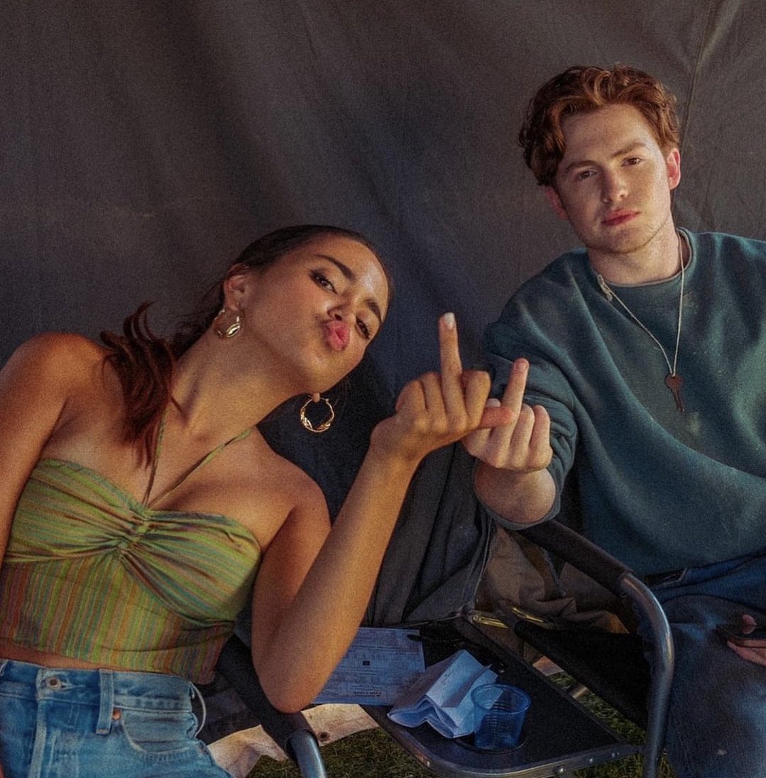 hope everybody’s having a good day, remember to be respectful and kind 🤎