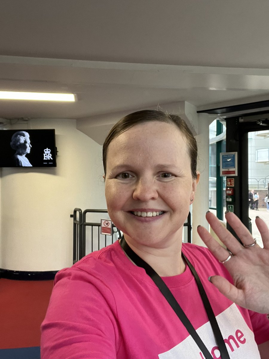 debzp's tweet photo. Great day at UoD Kedleston Road campus meeting and greeting students for #derbywelcome today. Looking forward to meeting more of you over the next couple of weeks! #welcomehero https://t.co/FksrUWOn1z