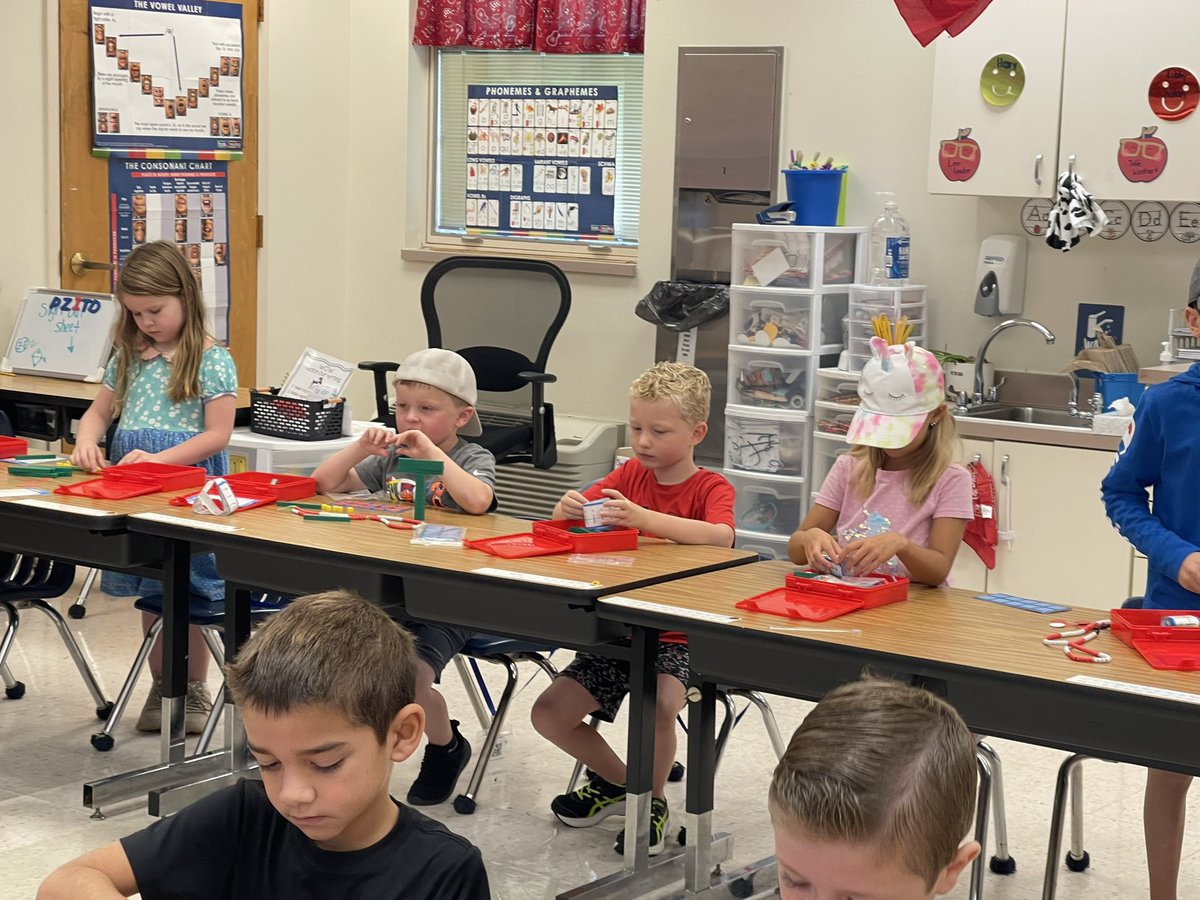 Ponypalsteacher's tweet image. Exploring our math toolboxes! Learning how to use math tools for our mathematical thinking.