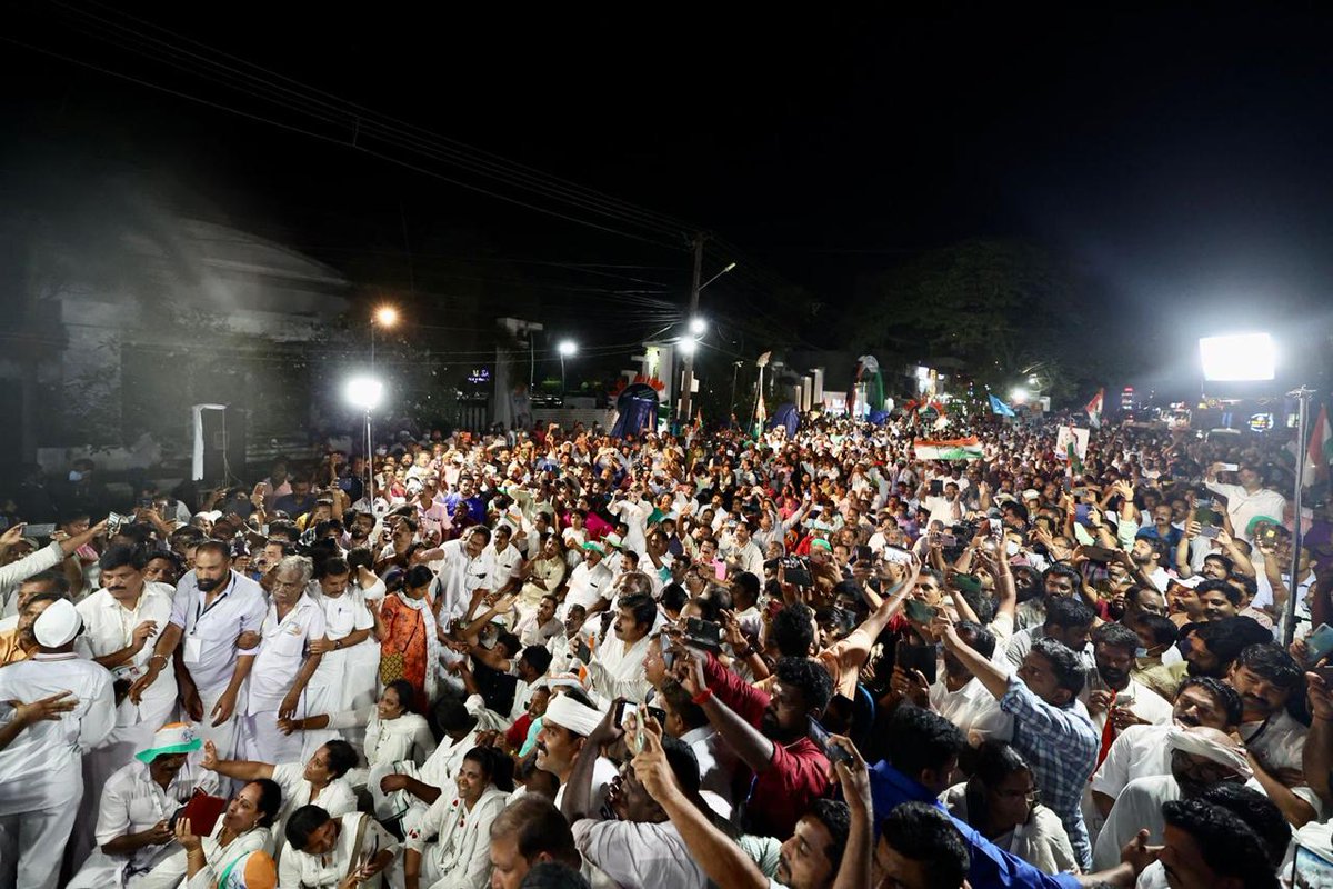 chennithala's tweet photo. Today's padayatra ended at Kazhakootam to huge crowds and enthusiasm. @RahulGandhis speech garnered all round public support and love. https://t.co/GtvzOTYLX3