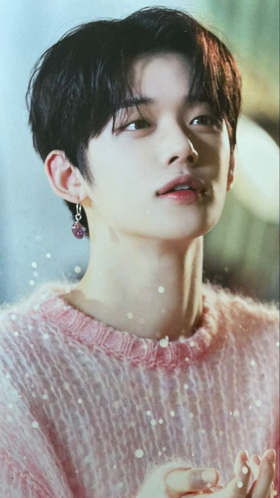 moarmy_z's tweet photo. Feliz cumple a el único todas mías que voy a amar en mi vida. A mi lugar seguro, a el amor de mi vida, a mi persona favorita, a literalmente mi todo. Feliz cumple Daniel Choi. Tu existencia me hace los días 🤍✨
#yeonjunDay  #OurStarboyYeonjun #yeonjun https://t.co/Ctd5fRYaNL