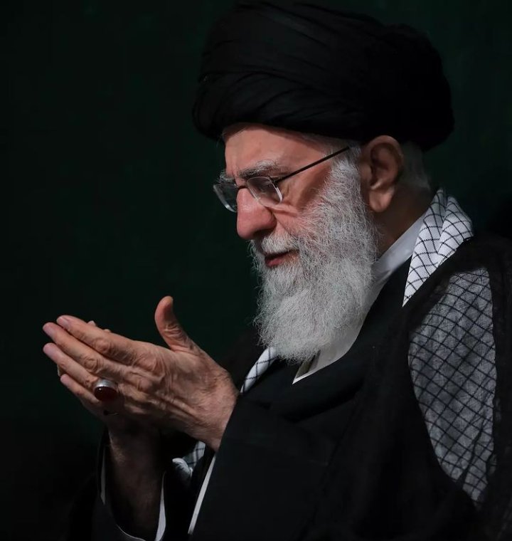 m_ghanavatii's tweet photo. من این روزا خیلی اذیتم از اینکه رزقم کربلا نشد ، ی جوره بد جوری خجالت می کشم که آقاحسین چرا منو مثلا انتخاب نکرد ، تنها چیزی که آرومم میکنه این که تو لیست نرفته ها اسم شما هم هست سید ما ، مولای ما ، بابا علی جان
سلامتی آقای آقاها صلوات 
#حب_الحسین_یجمعنا https://t.co/xrDyMdc9En