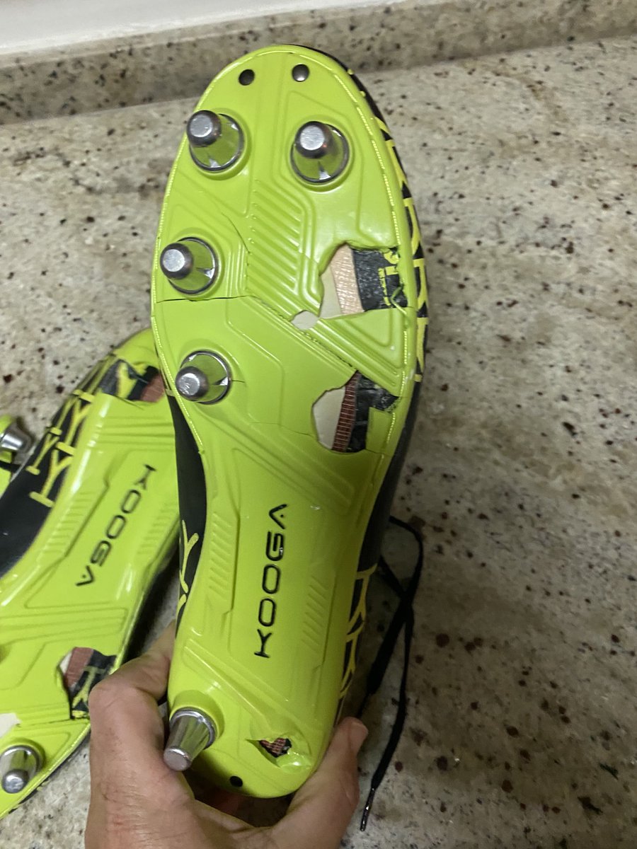 RealRugbyTragic's tweet photo. #Kooga ⁦@Kooga_NZ⁩ brand new boots - worn for 5 minutes before disintegrating! https://t.co/uZQnL1PKHn