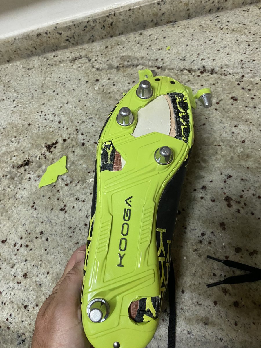 RealRugbyTragic's tweet photo. #Kooga ⁦@Kooga_NZ⁩ brand new boots - worn for 5 minutes before disintegrating! https://t.co/uZQnL1PKHn