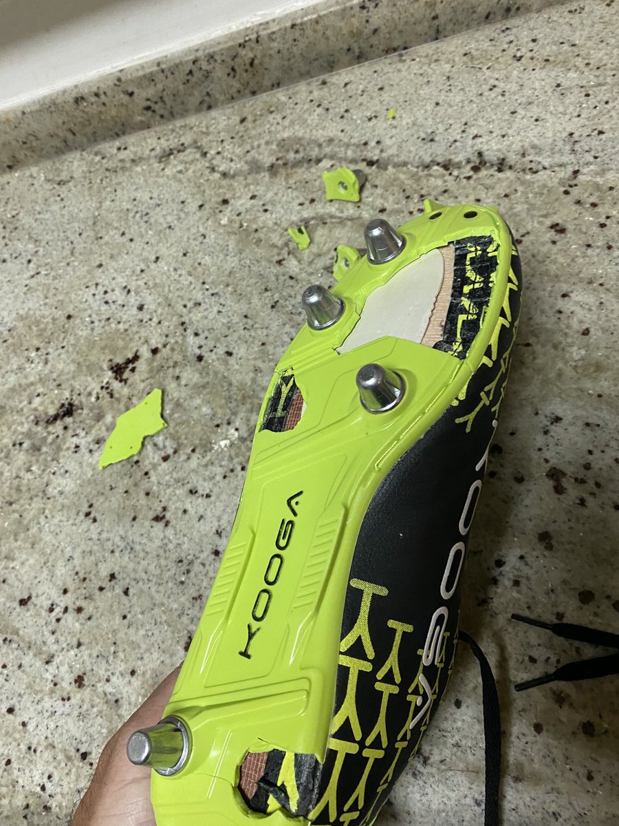 RealRugbyTragic's tweet photo. #Kooga ⁦@Kooga_NZ⁩ brand new boots - worn for 5 minutes before disintegrating! https://t.co/uZQnL1PKHn
