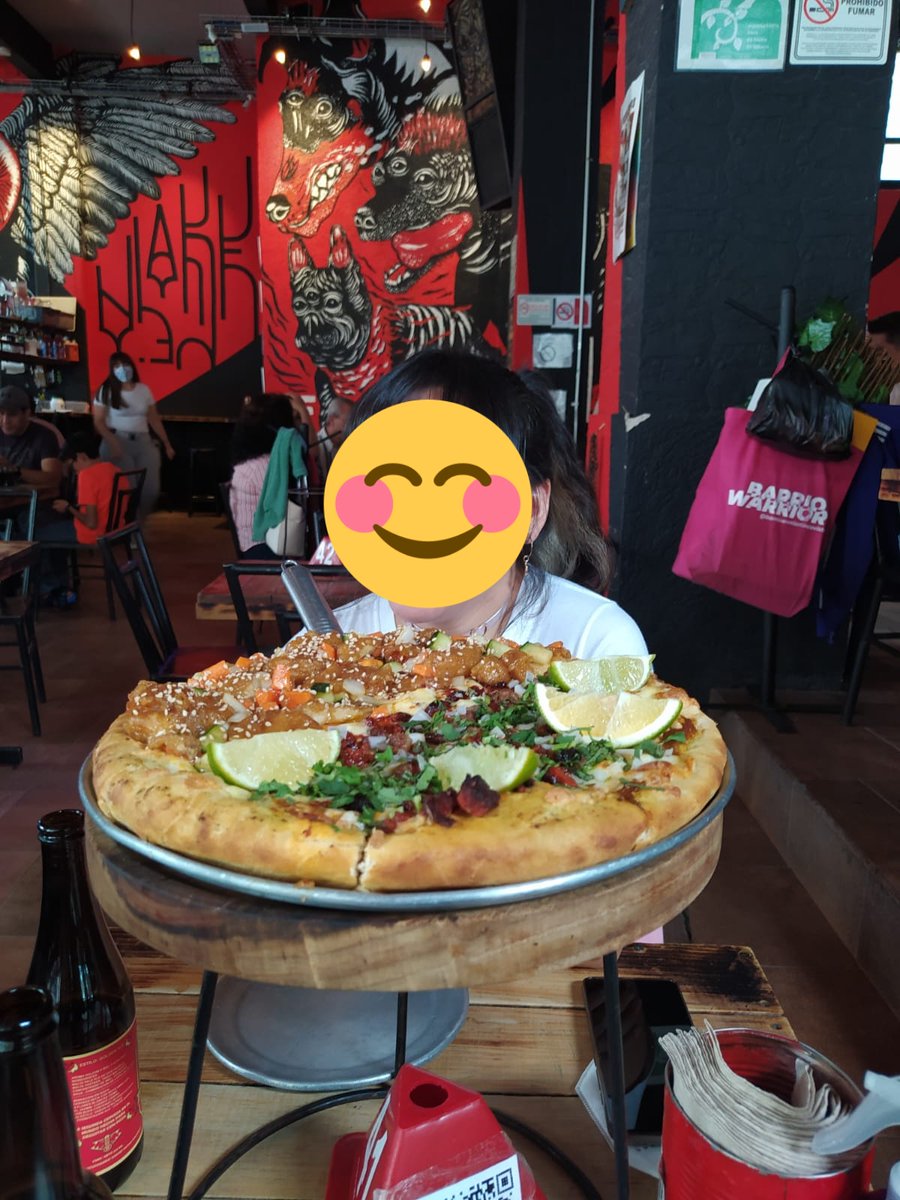 Luzyvicious's tweet photo. @radiorlando @zaipadron @Reactor105  voy a festejar todos los fines de semana de este mes!! Mi novio me llevo a las pizzas del perro negro!!! No podía ni respirar al terminar jajajaja. Besos!!!! https://t.co/RjY6M66TI8
