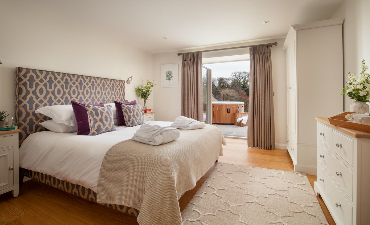 TheHolidayCots's tweet photo. There are some great deals on offer @gitcombe throughout September. Please visit the owner's website for more information.
🛌Sleeps 1-13
https://t.co/JMu5scYvjO
#Cornworthy #Totnes #SouthDevon #HolidayCottages #SeptemberDates #Deals #Competitive #Estate #Luxurious https://t.co/ddhDuw1BPC
