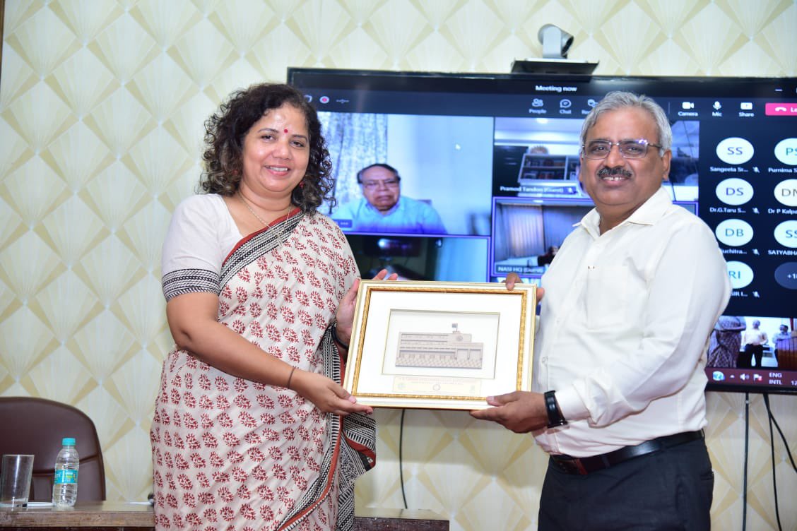 ritu_trivedi's tweet photo. Delivered a talk on empowerment of women through entrepreneurship development organised by NASI, NBRI&amp; @Biotech4India on S&amp;T based #Entrepreneurship development @csirnbrilko @Santosh_NASI @swachhbharat @WomenEntrepre16 @PrabodhTrivedi @Prahladseth @DeanScienceBHU https://t.co/yL50ZcA8xq