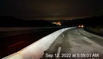 CaltransDist7's tweet photo. On Northbound I-5 at #Castaic overnight, crews placed 2,880 linear feet of temporary concrete barrier (“k-rail”) on the right side and over 2.2 million pounds of asphalt on the left shoulder to prepare it as a third NB traffic lane while #RouteFire damage is repaired. https://t.co/QO7stLVDRY