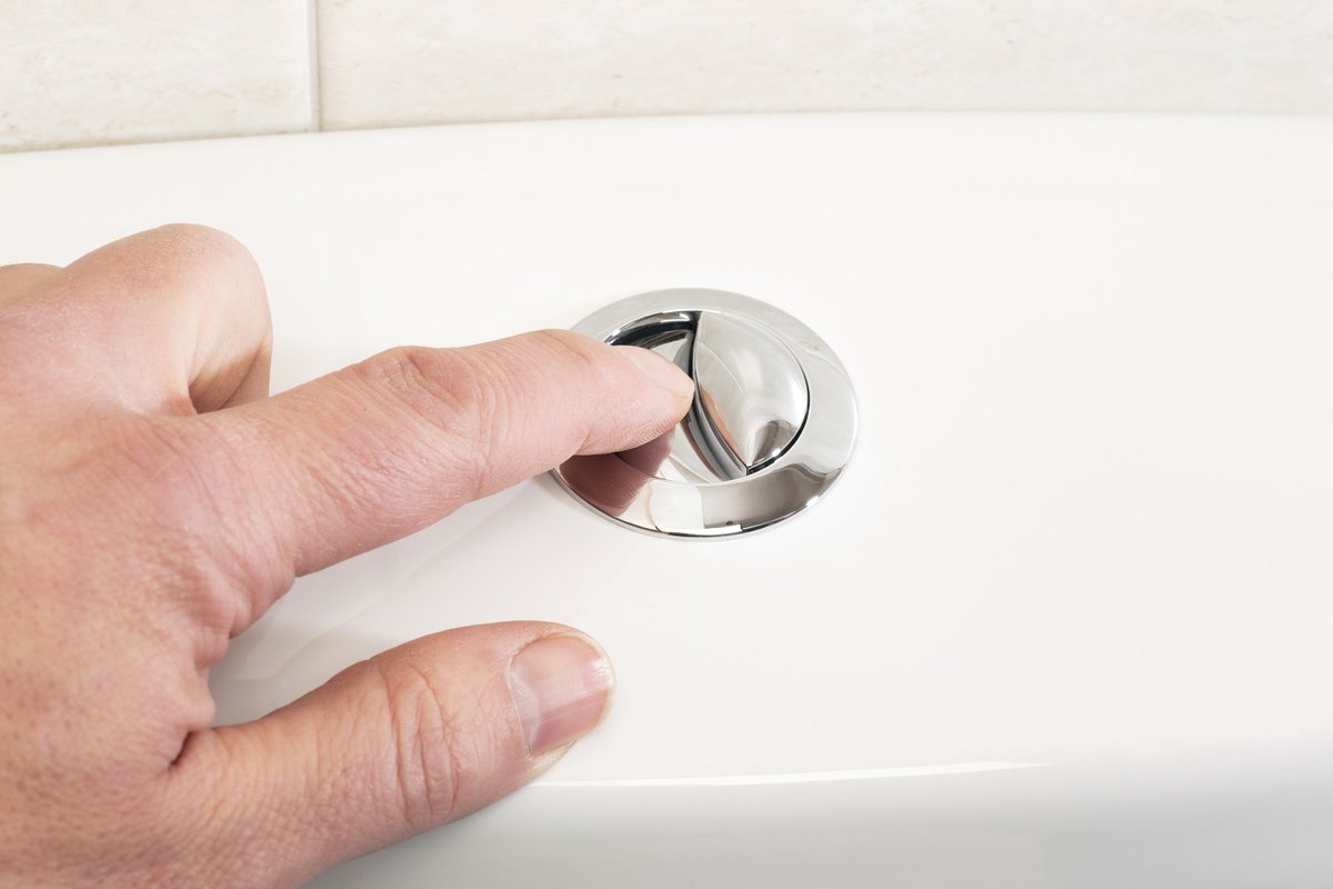 UtilitiesKngstn's tweet photo. Help take climate action, save water &amp; money by replacing your inefficient toilets with low-flush models. Residential water customers can apply today and receive a $30 bill credit for every toilet purchased &amp; replaced on or after Aug 2. #ygk  https://t.co/r6yqiQQeFx https://t.co/NN53yqwZAK