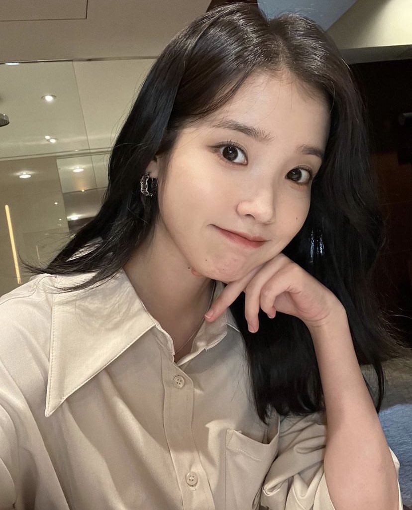 bluemingcharm's tweet photo. #IU’s 14th Debut Anniversary GA 💙

🇵🇭 PH ONLY

⭐️1 winner of IU Lightstick ver. 3
⭐️1 winner of IU 2022 SG (unsealed) 

To join: 

💕mbf
💕like and retweet
💕reply with your favorite song of IU
💕GA ends on Sept.18, 2022

#The_Golden_Hour 

#IU #아이유 https://t.co/Q3ZzNcF9pU