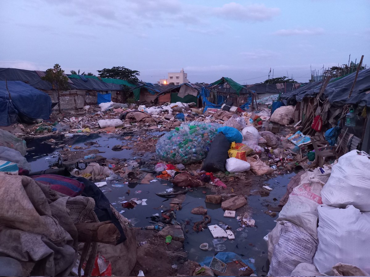 dh_sau's tweet photo. @bbmpcommr @BbmpEast must start the sanitization activity with immediate effect in Munnekholala area. Also arrange asha workers to visit all the houses of migrant workers slum.
#BangaloreRains #MigrantLivesMatter #CITU #IMFK https://t.co/AQXM4URXIk