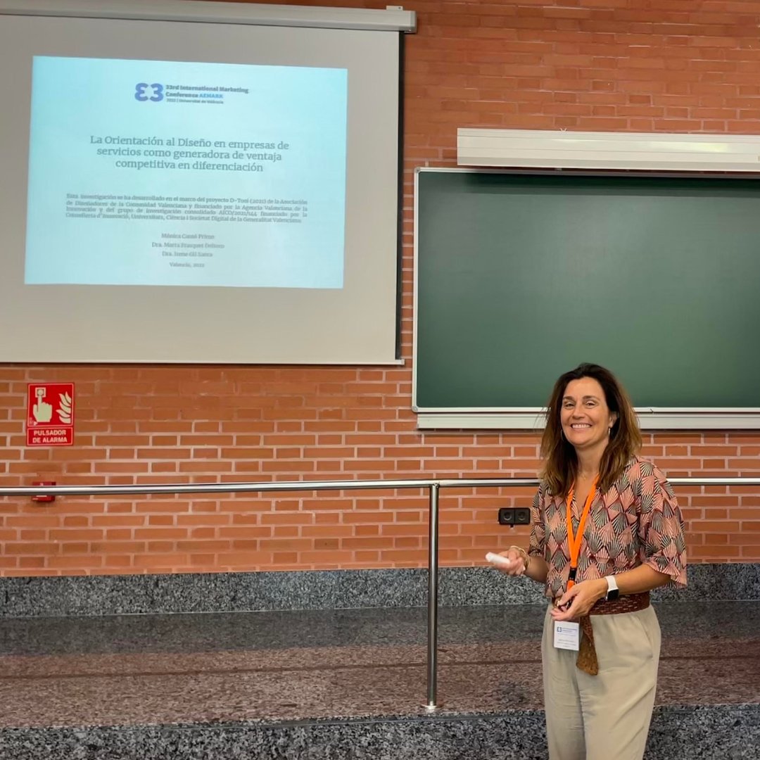 ADCV_com's tweet photo. 'La orientación al diseño en empresas de servicios como generadora de ventaja competitiva en diferenciación' centró la ponencia de Mónica Cantó, de @EASDvalencia, en la 33ª Conferencia de @AEMARK. Su investigación está ligada a #DTool, proyecto de @ADCV_com financiado por @GVAavi https://t.co/v6ToCgnmTv