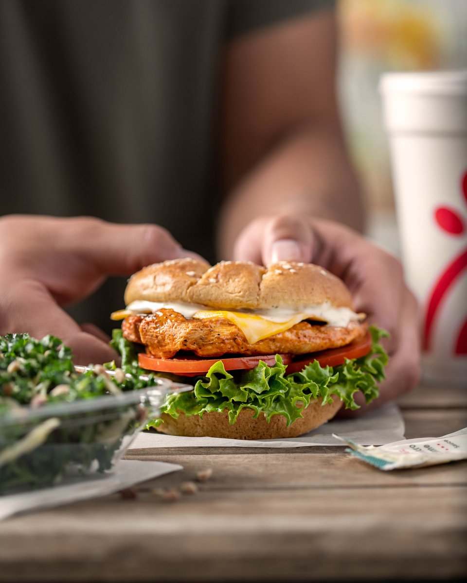 CFAPearland's tweet photo. Zest ✔ Spice ✔ Cooling Cilantro Lime ✔
Who's in? // Order the Grilled Spicy Deluxe ahead with our app. Available for a limited time. https://t.co/rWeI3zG7pO
