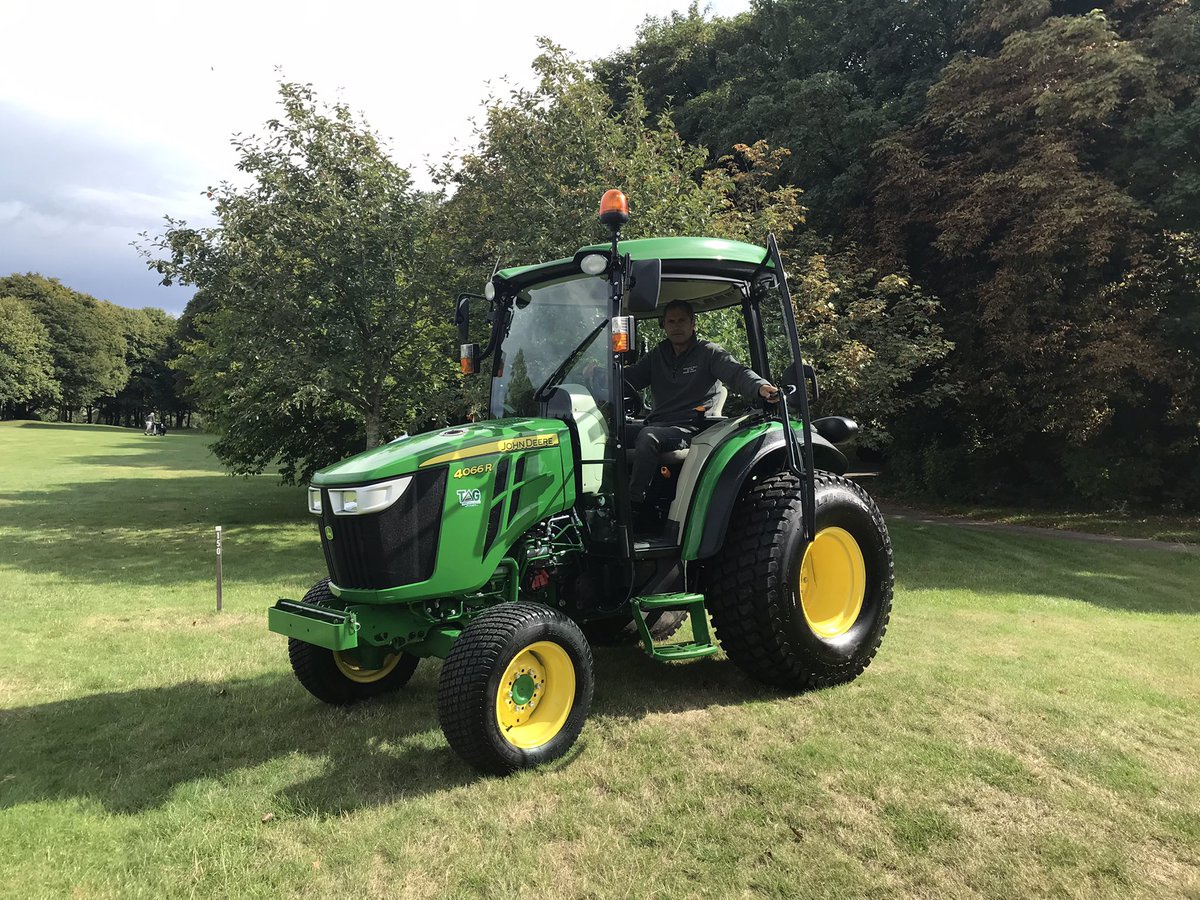 AlexJonesTAG's tweet photo. Always nice delivering kit to my home club @cotswoldhillsgc - many thanks to Wayne and the team for their purchase of this lovely 4066R 👌👍⛳️ @TallisAmosTurf https://t.co/ztBlu097nn