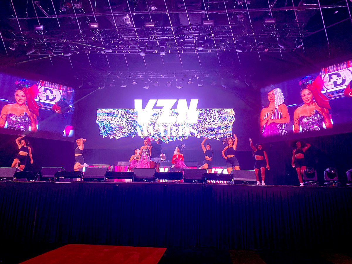 A__Hamilton's tweet photo. Amazing night at the #vznawards2022! Shout out to Efe Magazine and Andrea Sampson for our @whatsinsideslc team invite. Incredible #partnership to bring #TextureWithConfidence skills training to the #hairstyling industry!  #diversity #inclusion #hairstyling #skillstraining https://t.co/r58JGCwTjx