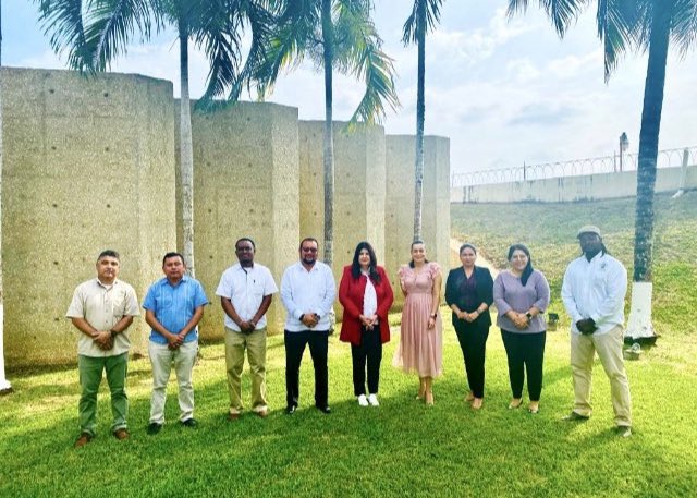 Martha Zamarripa R.💙 (@m_zamarripa) on Twitter photo El 30 de septiembre de 2021 <a href="/EmbaMexBee/">Embassy Mexico in Belize</a> fue testigo del ofrecimiento del Pte Andrés Manuel <a href="/lopezobrador_/">Andrés Manuel</a> al PM <a href="/JohnBricenoBZE/">John Briceño</a> del programa “Sembrando Vida”para Belice.Hoy es una realidad.<a href="/AMEXCID/">AMEXCID</a> contrata a extensionistas que capacitan a productores del campo. Enhorabuena! 🇲🇽🇧🇿 El 30 de septiembre de 2021 <a href="/EmbaMexBee/">Embassy Mexico in Belize</a> fue testigo del ofrecimiento del Pte Andrés Manuel <a href="/lopezobrador_/">Andrés Manuel</a> al PM <a href="/JohnBricenoBZE/">John Briceño</a> del programa “Sembrando Vida”para Belice.Hoy es una realidad.<a href="/AMEXCID/">AMEXCID</a> contrata a extensionistas que capacitan a productores del campo. Enhorabuena! 🇲🇽🇧🇿